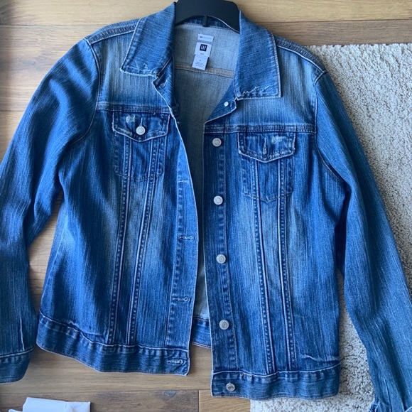 gap vs levis denim jacket